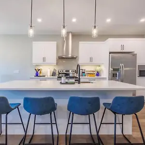Appartement Modern 3bdr 3 Bath, Garage, Backyard, Theater