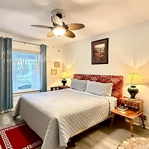  Holiday home Adorable 2-bedroom Unit With Jacuzzi Beside Falls