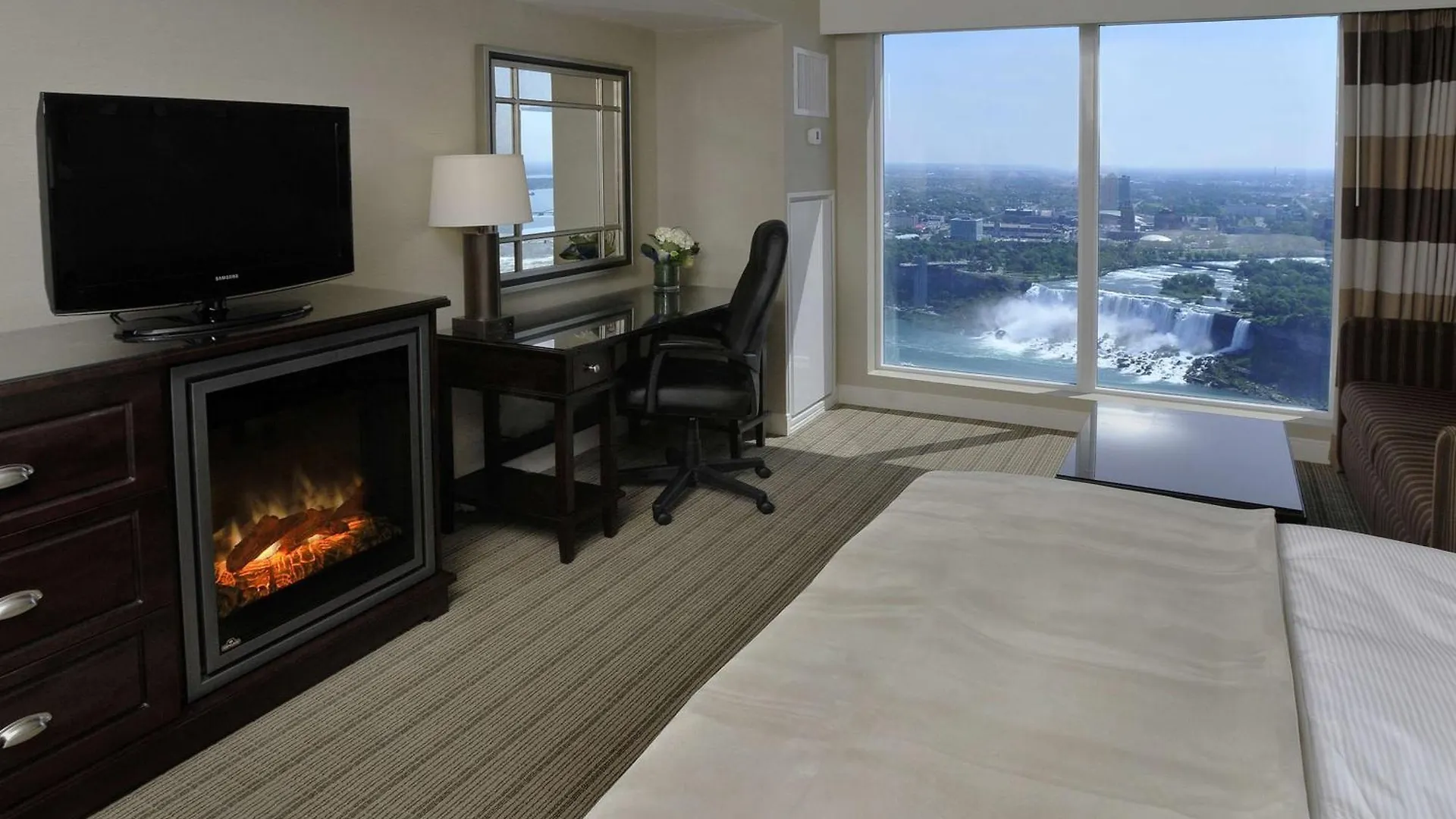 ****  Hilton Niagara Falls/ Fallsview Hotel And Suites Canada