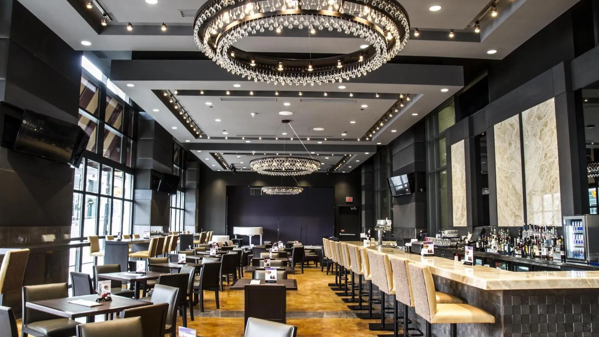 Hilton Niagara Falls/ Fallsview Hotel And Suites