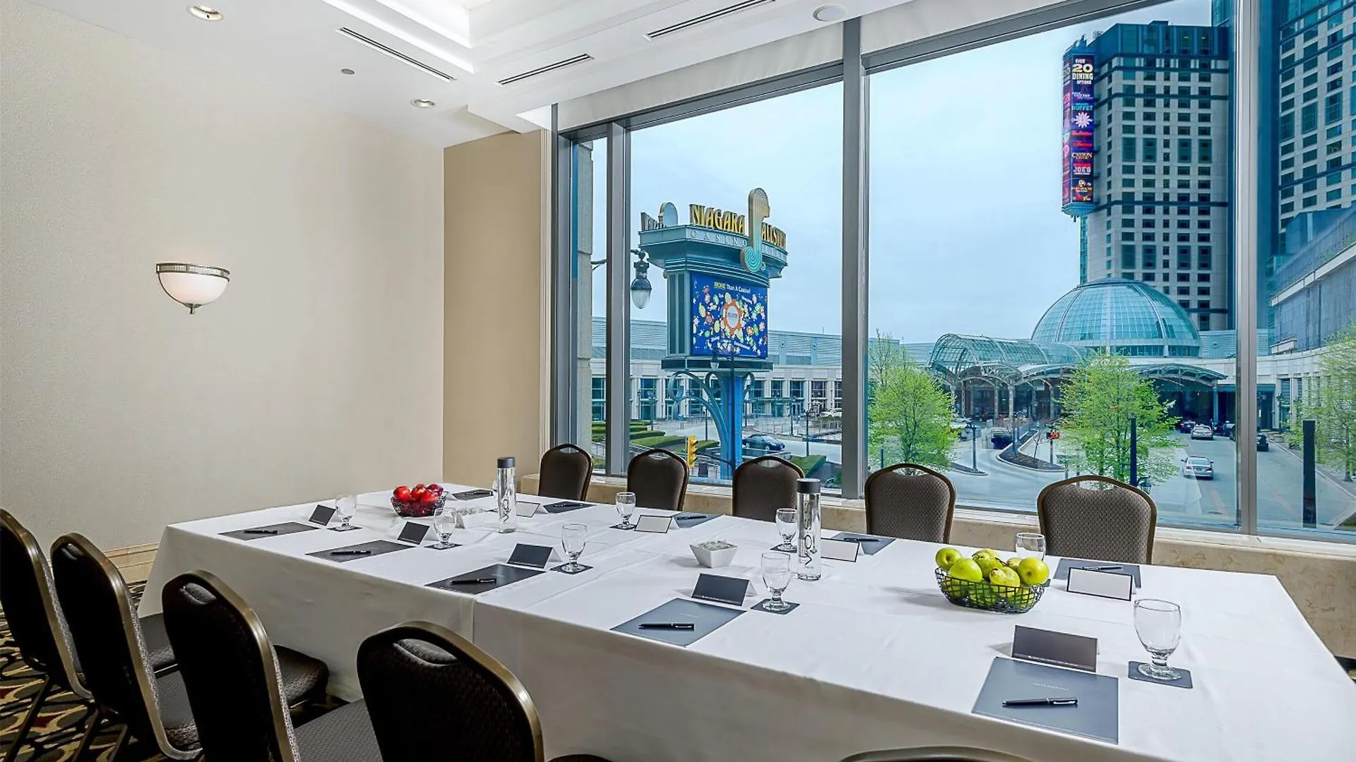 Hilton Niagara Falls/ Fallsview Hotel And Suites