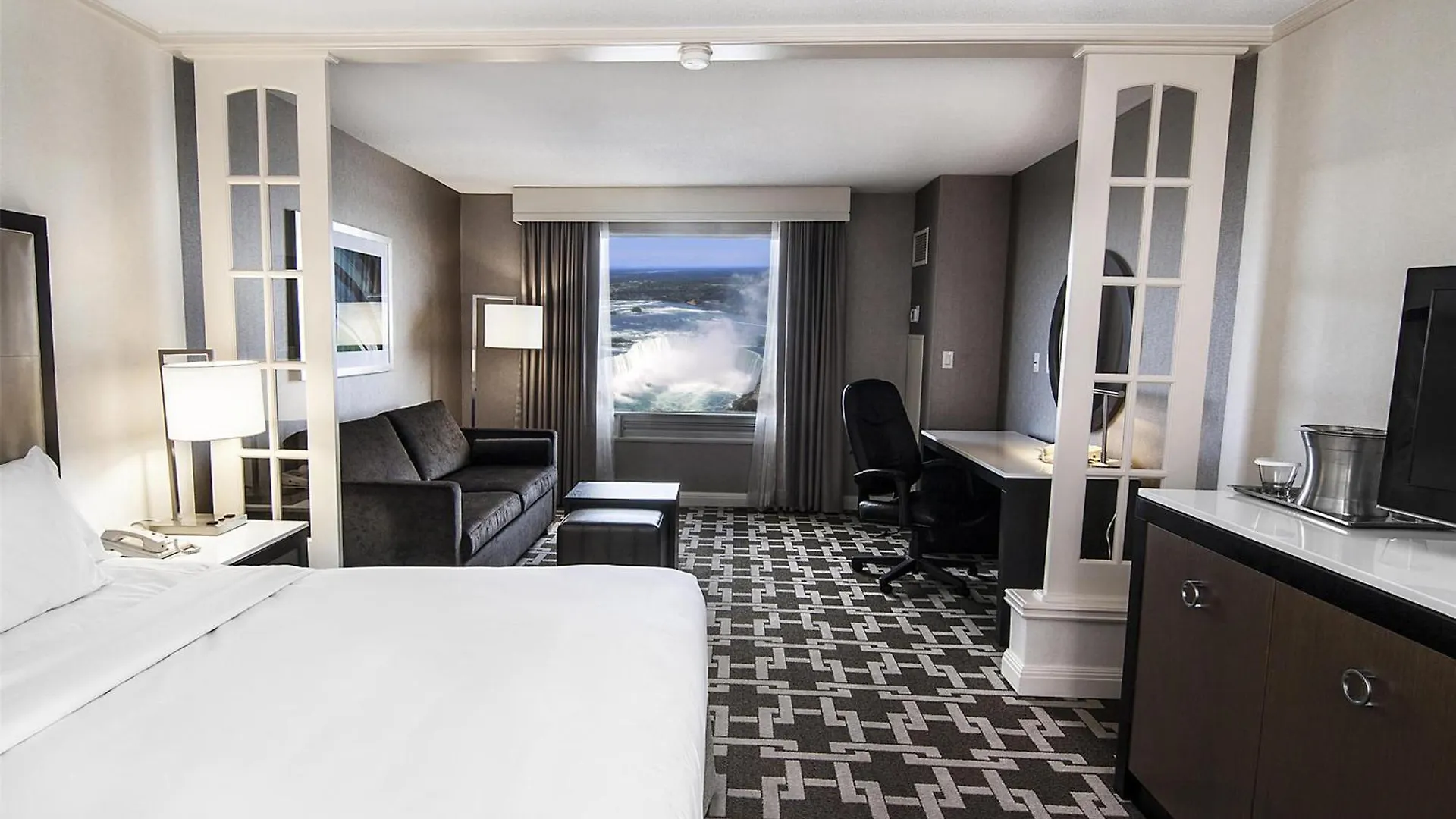 Hilton Niagara Falls/ Fallsview Hotel And Suites