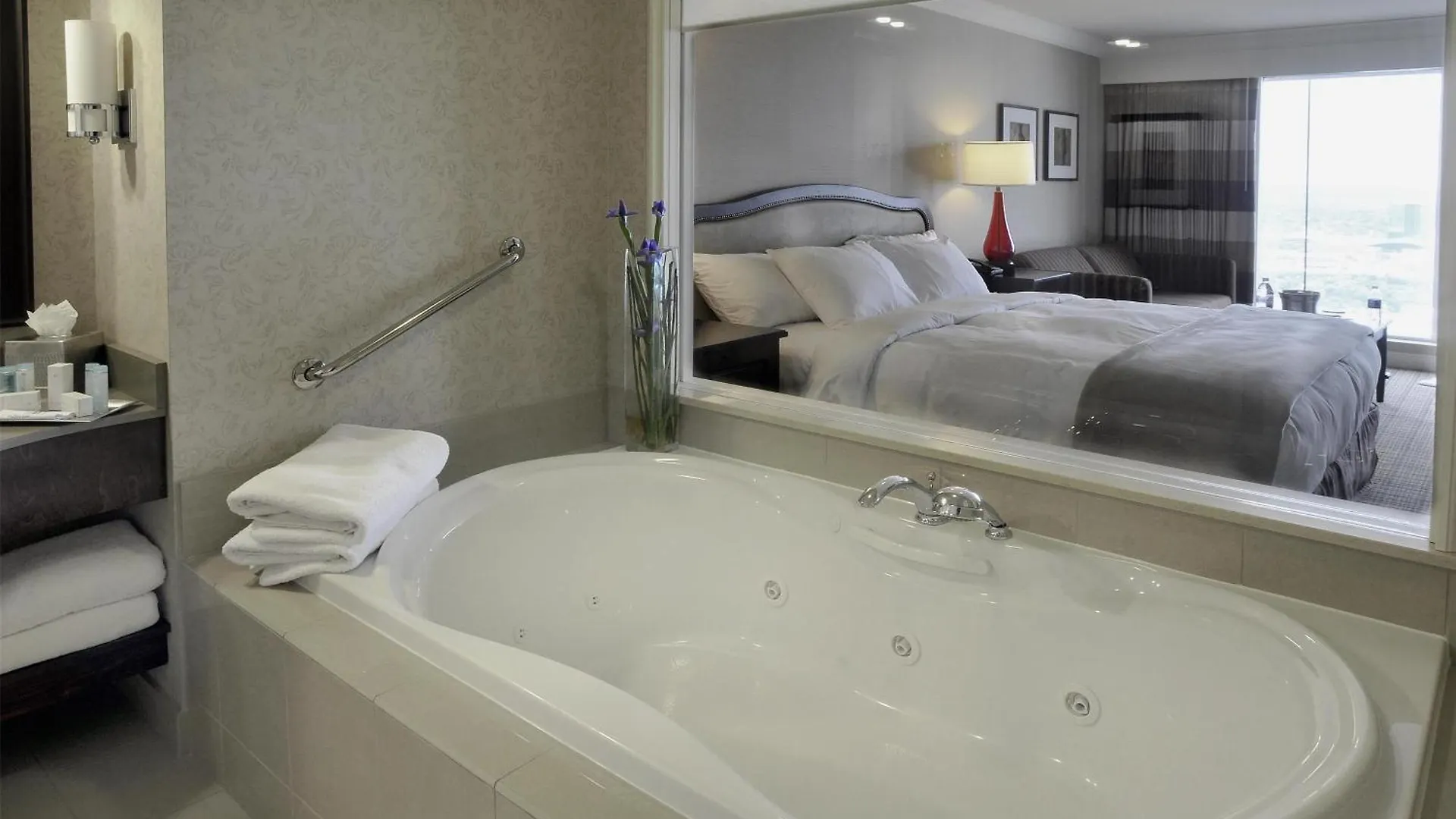Hilton Niagara Falls/ Fallsview Hotel And Suites