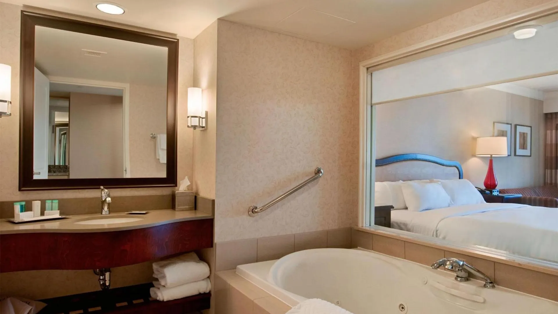 Hilton Niagara Falls/ Fallsview Hotel And Suites