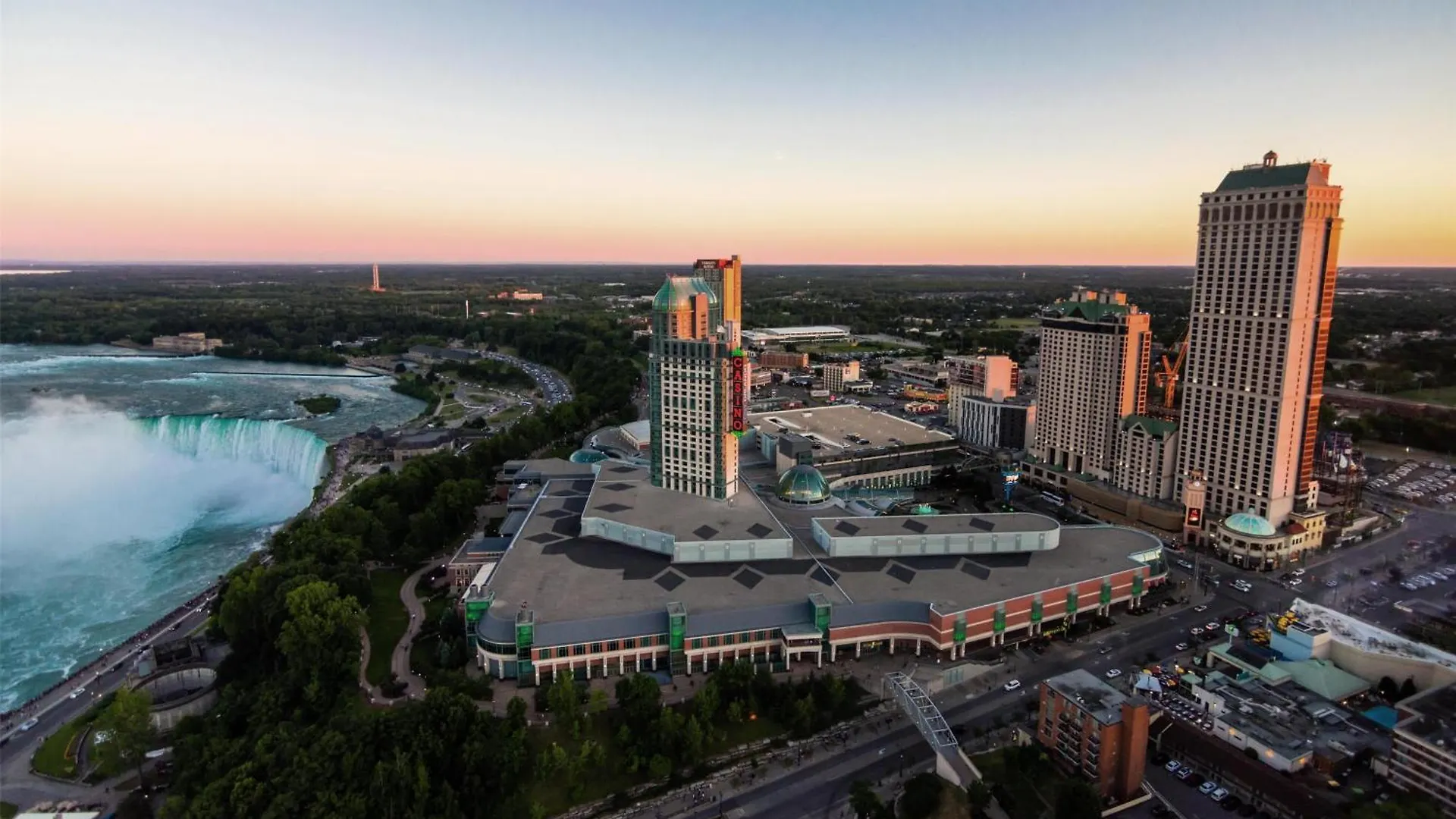 Hilton Niagara Falls/ Fallsview Hotel And Suites 4*,  קנדה