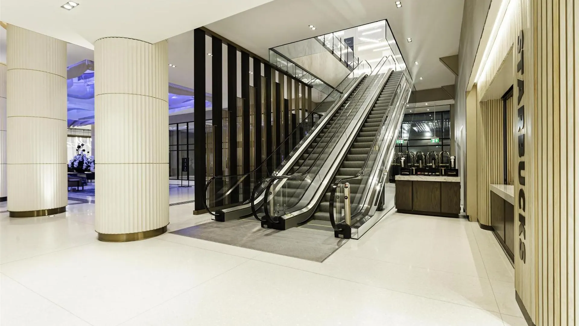 ****  Hilton Niagara Falls/ Fallsview Hotel And Suites Canada