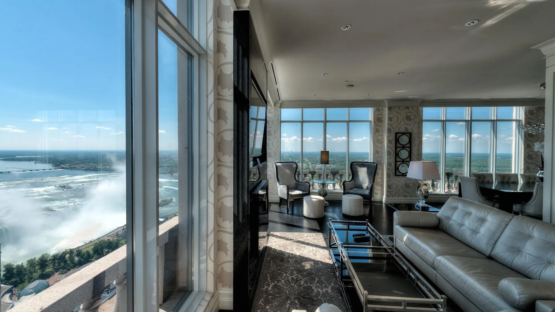 Hilton Niagara Falls/ Fallsview Hotel&Suites 4*,
