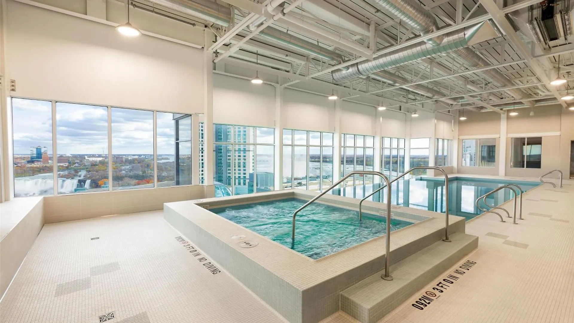 Hilton Niagara Falls/ Fallsview Hotel&Suites