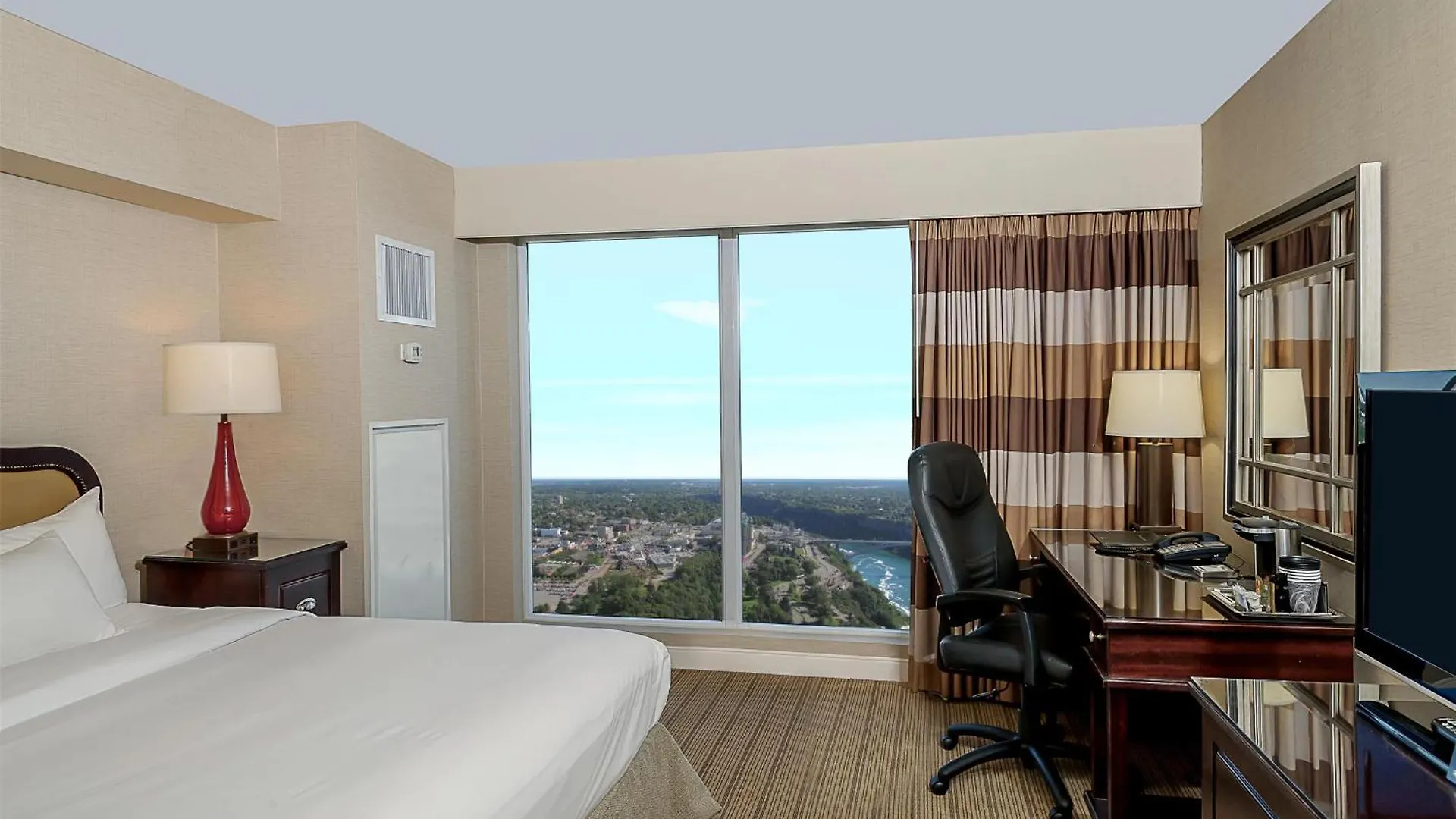 Hilton Niagara Falls/ Fallsview Hotel And Suites 4*,